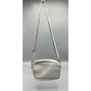 NWOT Vooray Sidekick Neoprene Light Grey Crossbody Bag Purse‎